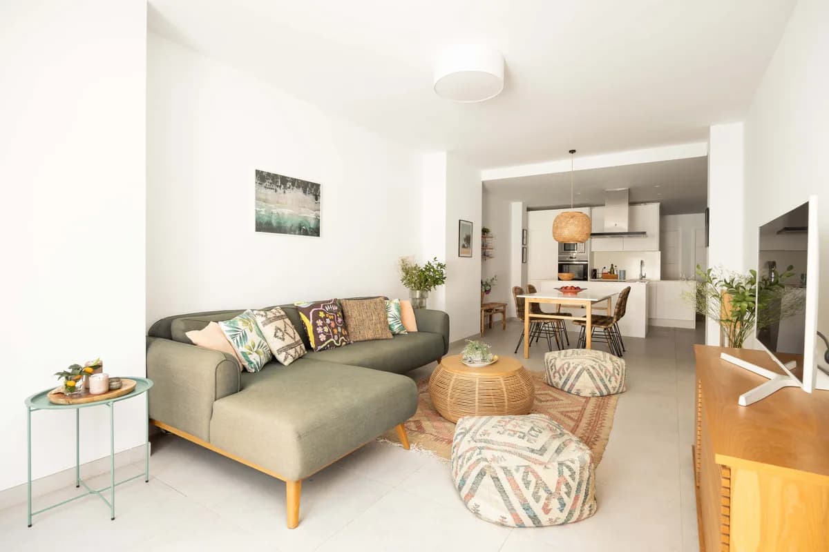 3 Bedroom Middle Floor Apartment for Sale in Nueva Andalucía, Málaga - Image 7