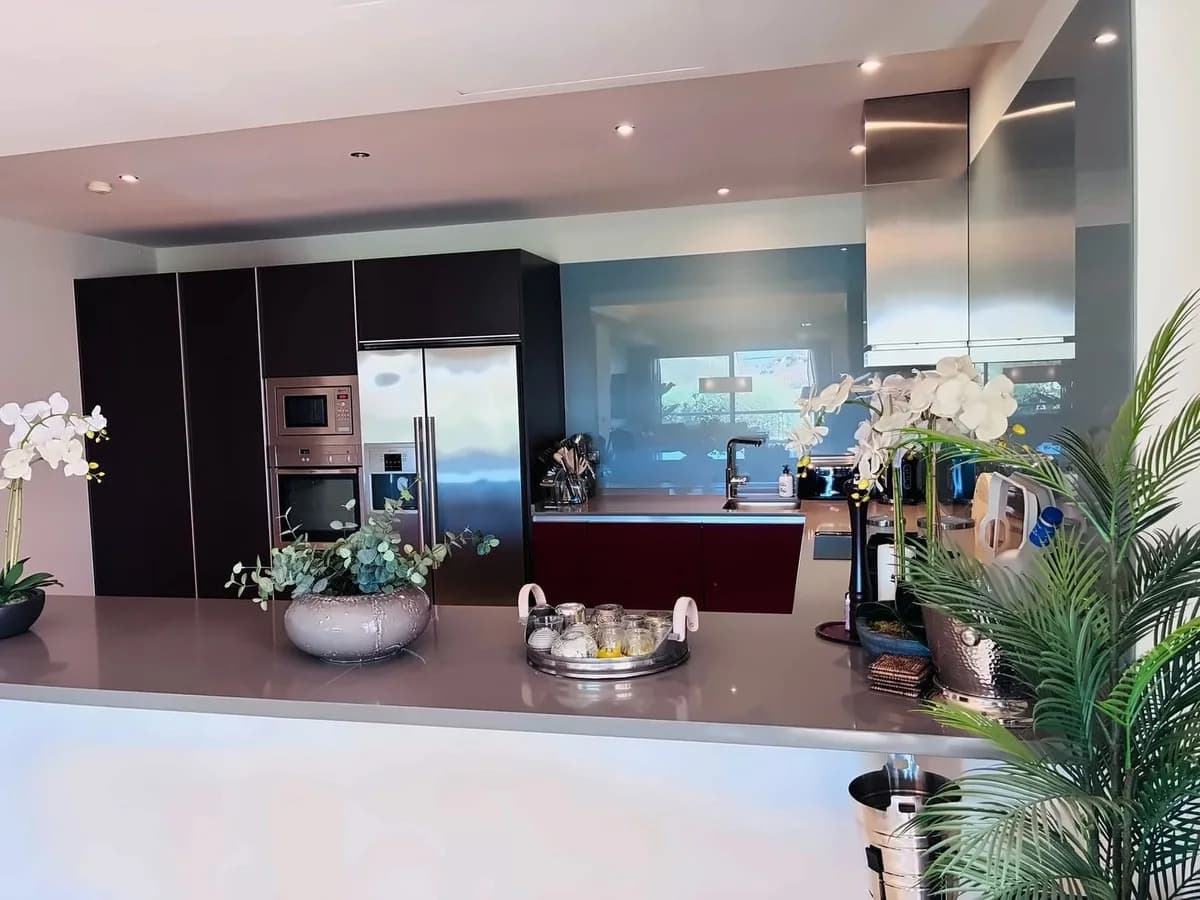 3 Bedroom Middle Floor Apartment for Sale in Benahavís, Málaga - Image 8