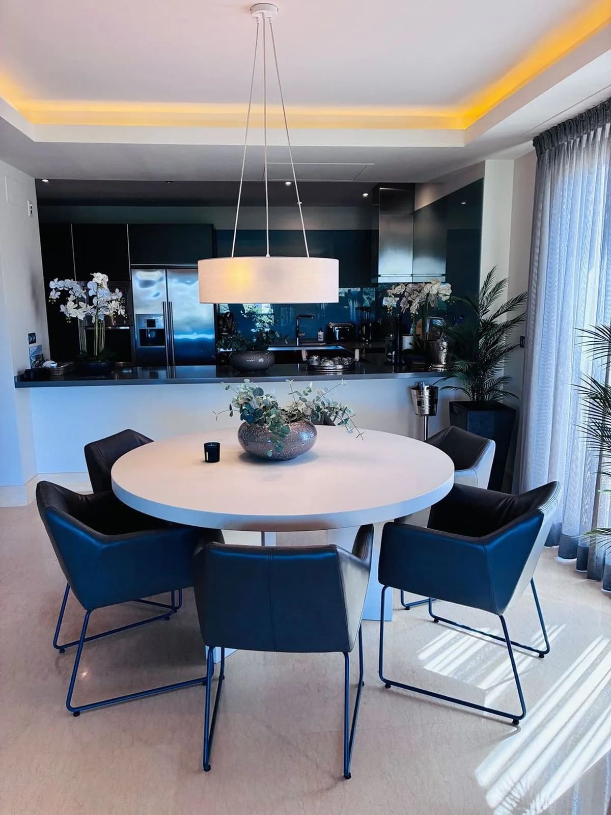 3 Bedroom Middle Floor Apartment for Sale in Benahavís, Málaga - Image 9