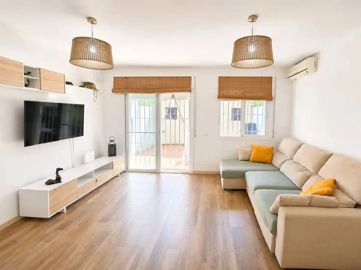 3 Bedroom Townhouse for Sale in Estepona, Málaga - Image 2