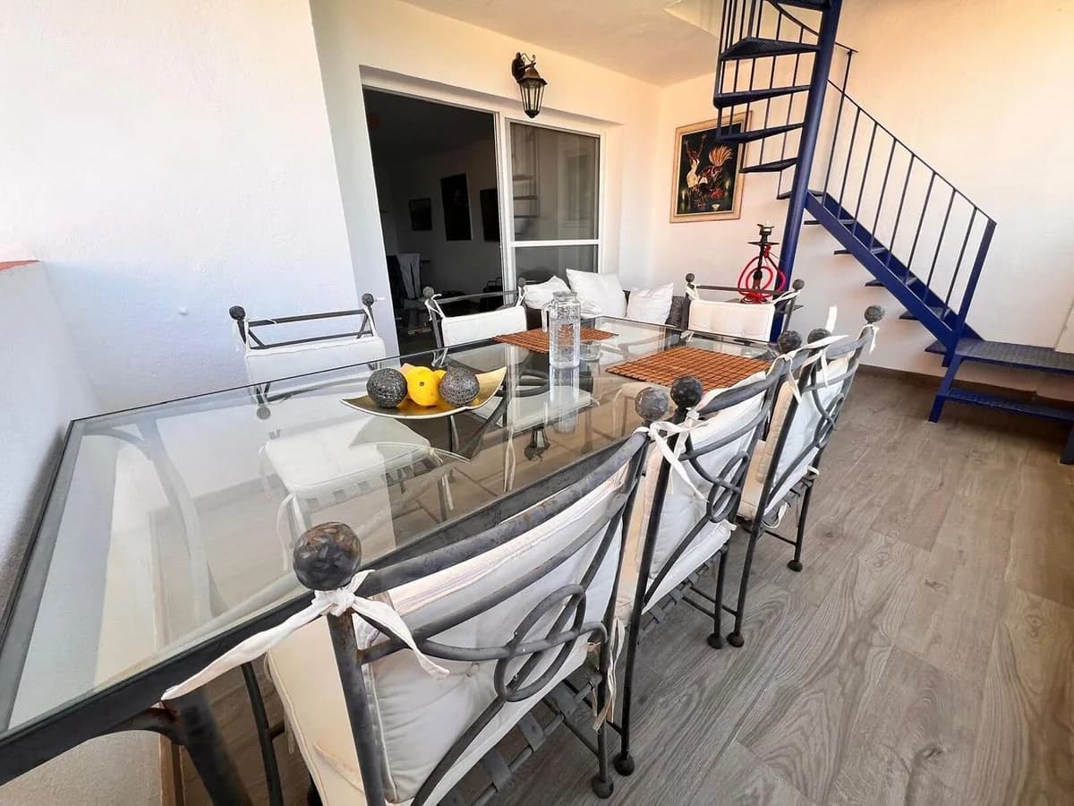 2 Bedroom Penthouse for Sale in Estepona, Málaga - Image 3