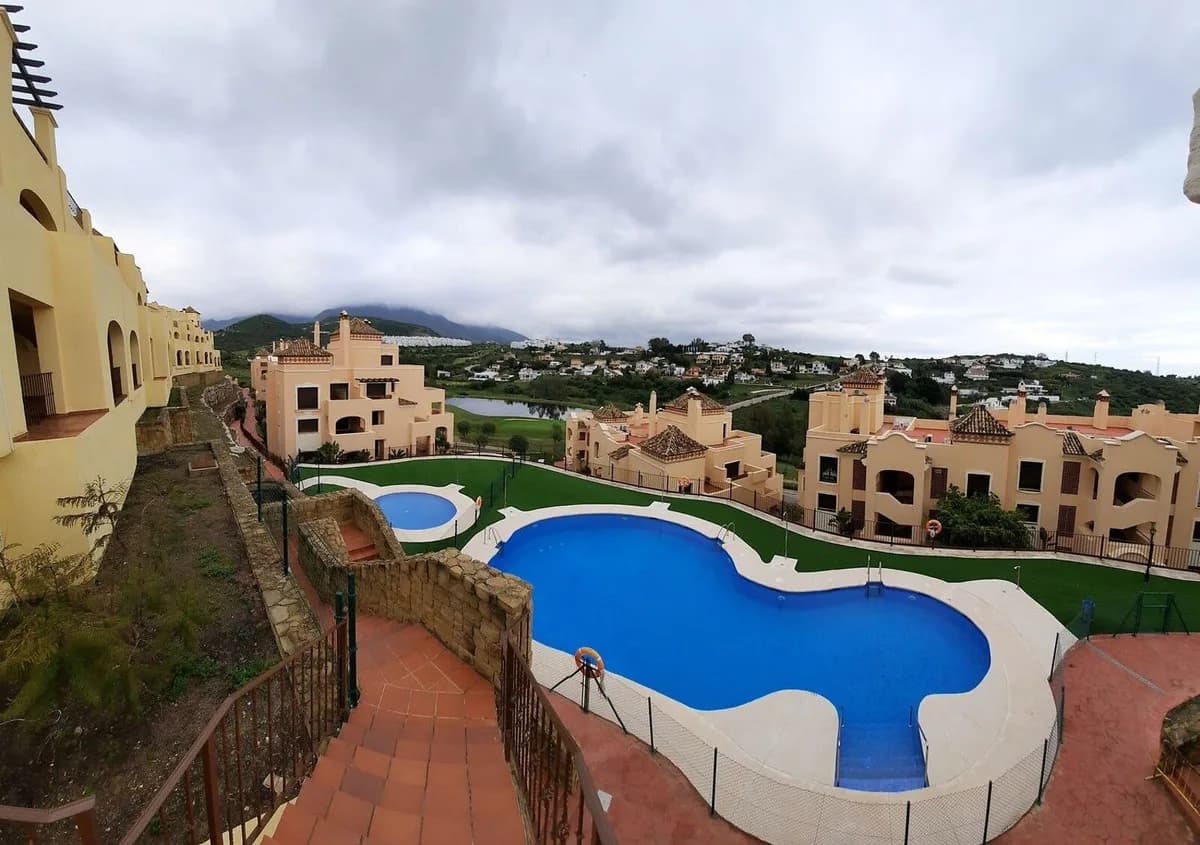 2 Bedroom Middle Floor Apartment for Sale in Estepona, Málaga