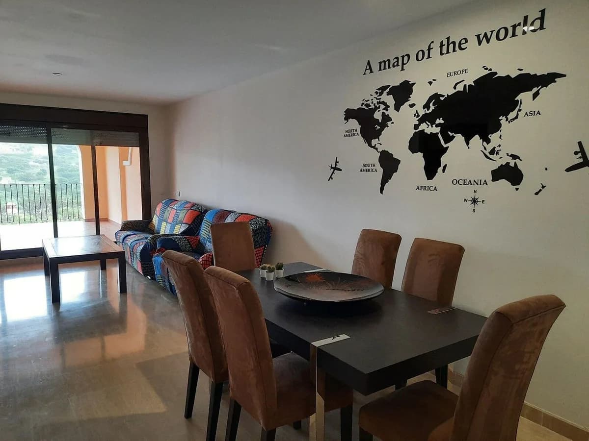 2 Bedroom Middle Floor Apartment for Sale in Estepona, Málaga - Image 5