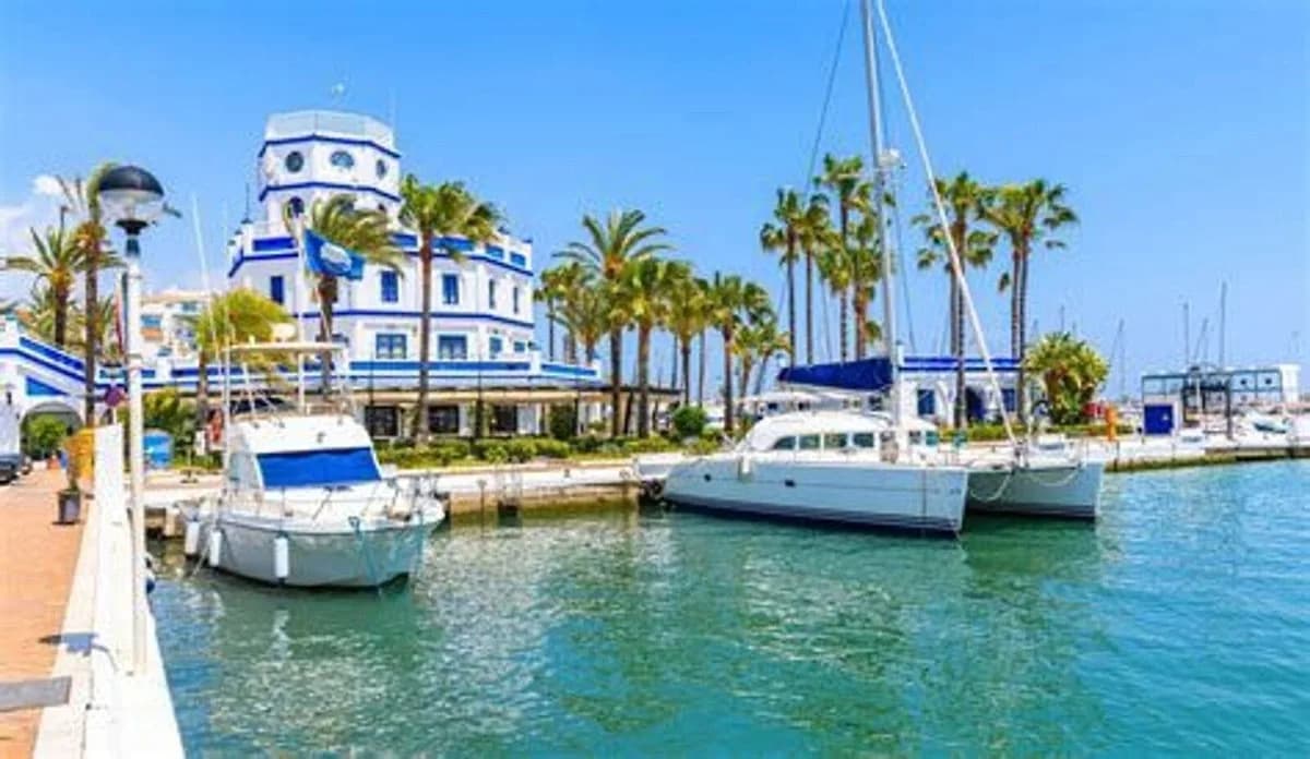 3 Bedroom Semi-Detached House for Sale in Estepona, Málaga