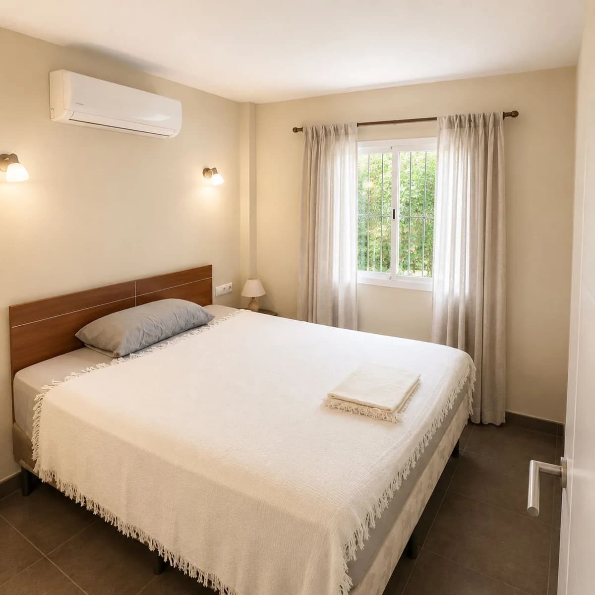 4 Bedroom Detached Villa for Sale in El Faro, Málaga - Image 7