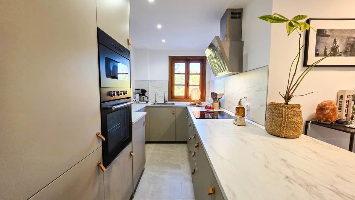1 Bedroom Middle Floor Apartment for Sale in La Duquesa, Málaga - Image 3