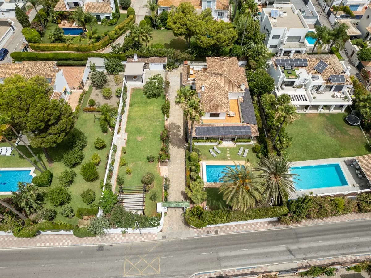 4 Bedroom Detached Villa for Sale in San Pedro de Alcántara, Málaga - Image 4