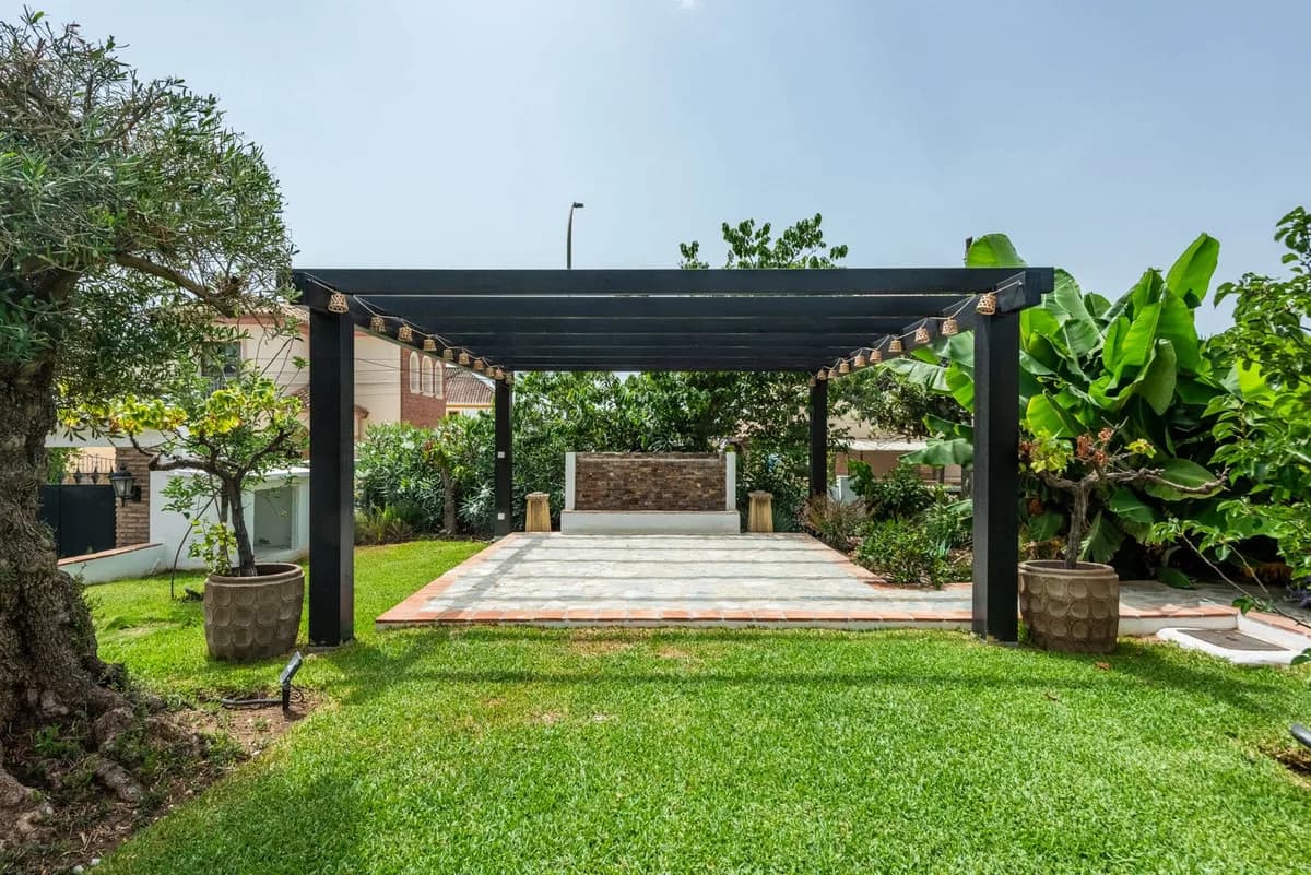 4 Bedroom Detached Villa for Sale in San Pedro de Alcántara, Málaga - Image 9