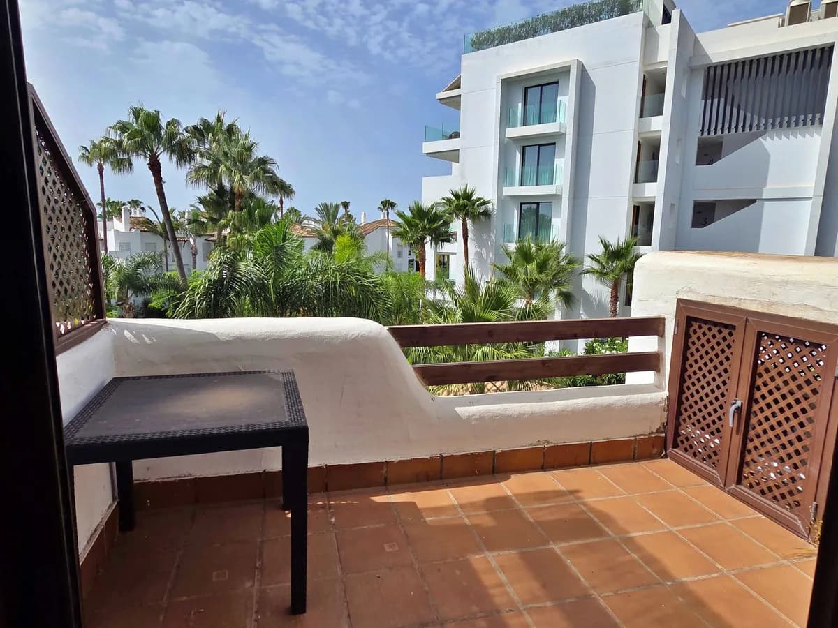 2 Bedroom Middle Floor Apartment for Sale in Costalita, Málaga - Image 2