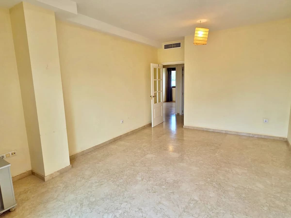 2 Bedroom Middle Floor Apartment for Sale in Costalita, Málaga - Image 5