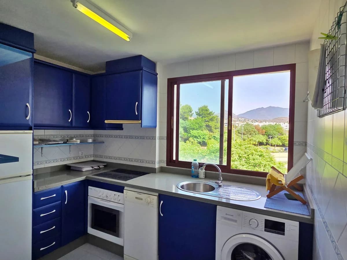2 Bedroom Middle Floor Apartment for Sale in Costalita, Málaga - Image 6