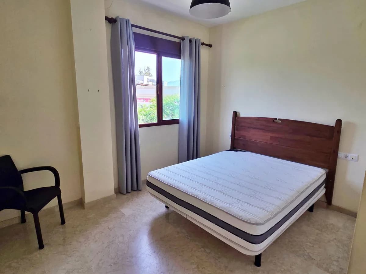 2 Bedroom Middle Floor Apartment for Sale in Costalita, Málaga - Image 8