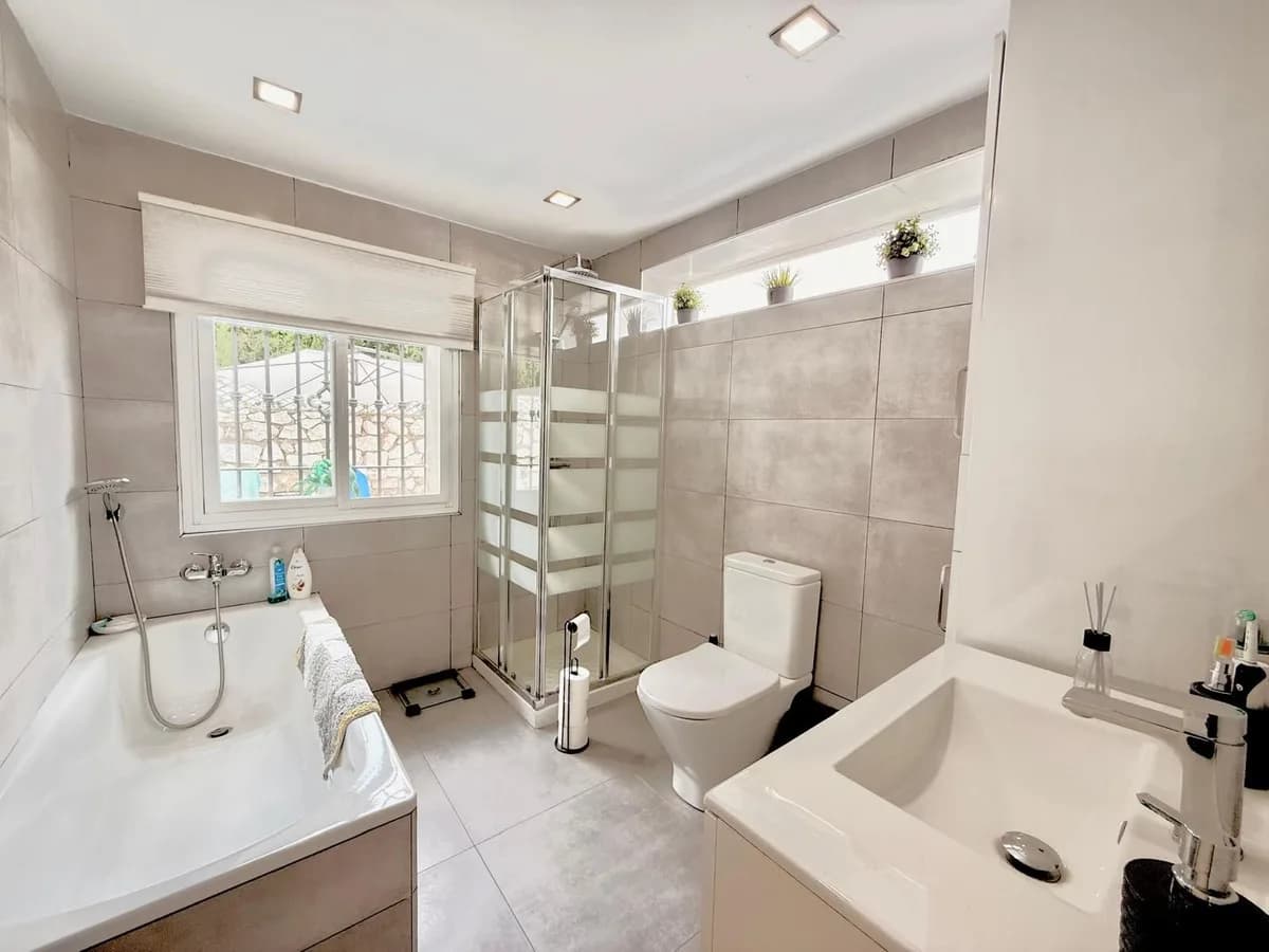 3 Bedroom Detached Villa for Sale in Benalmadena, Málaga - Image 5