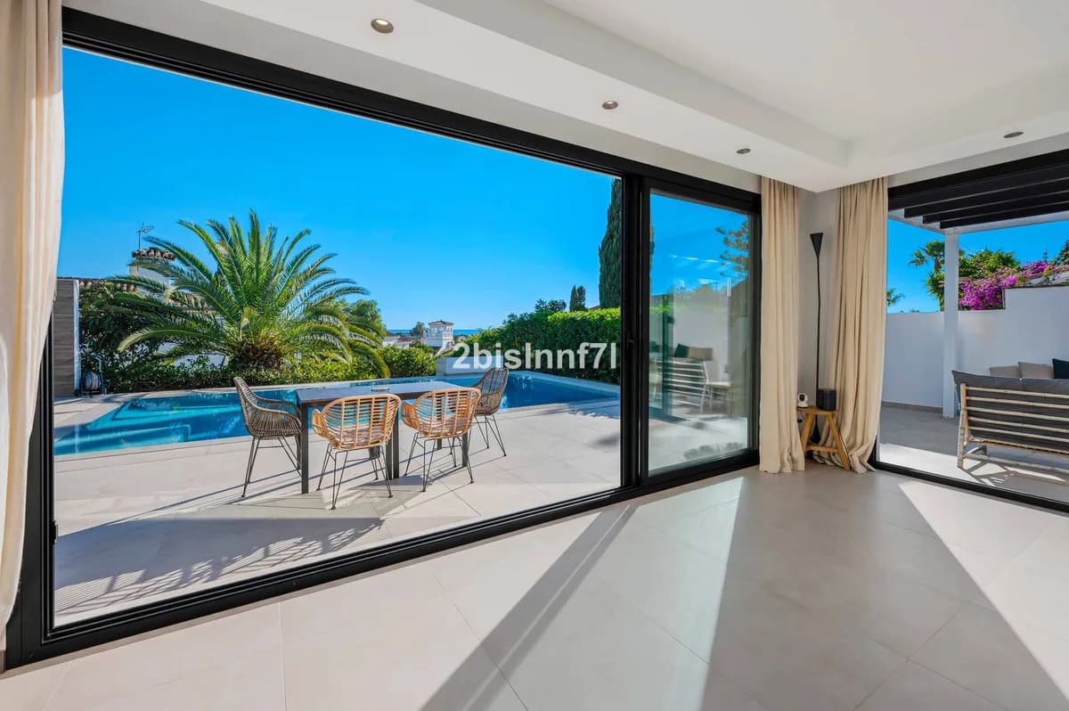 4 Bedroom Detached Villa for Sale in Elviria, Málaga - Image 5