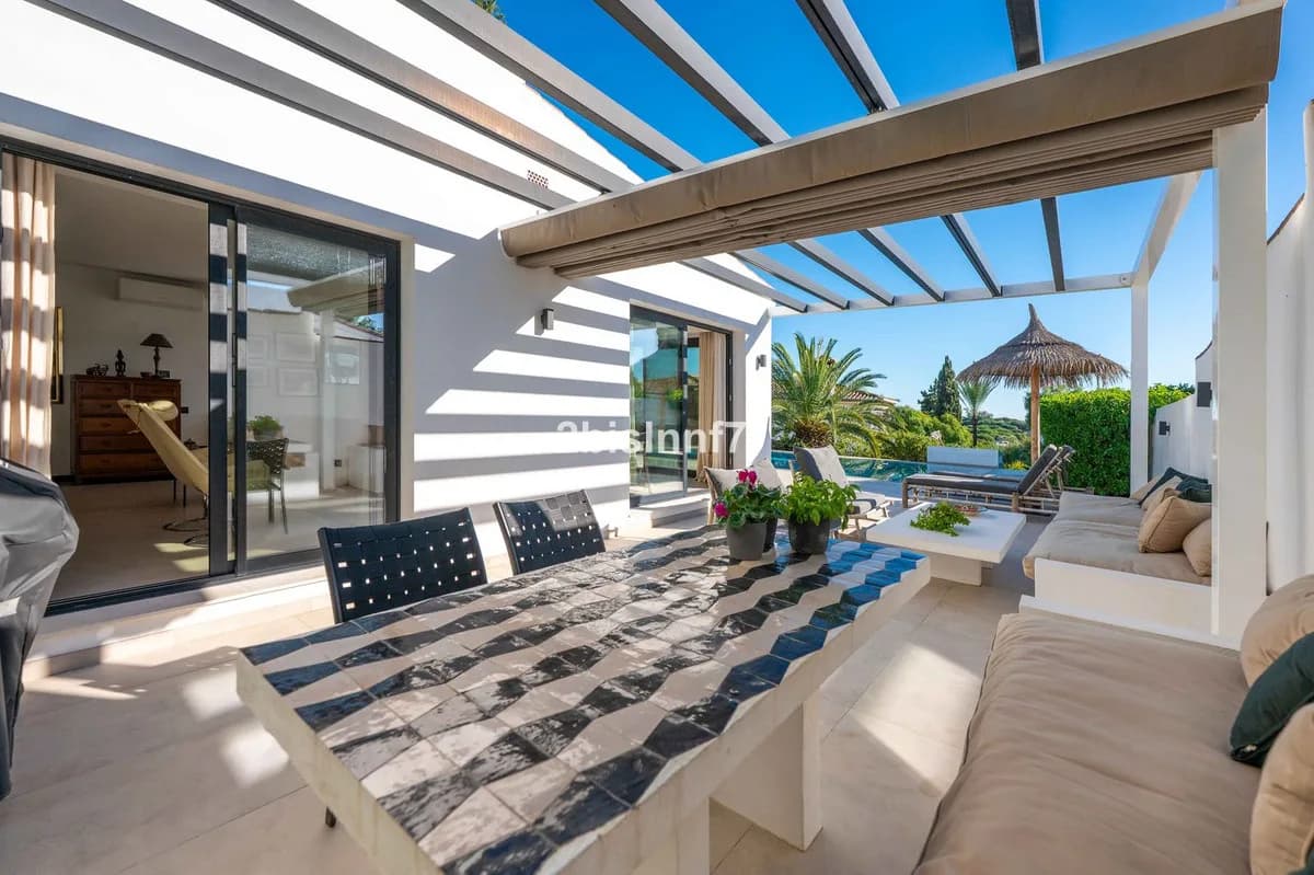 4 Bedroom Detached Villa for Sale in Elviria, Málaga - Image 6
