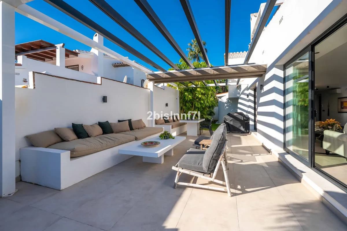 4 Bedroom Detached Villa for Sale in Elviria, Málaga - Image 8