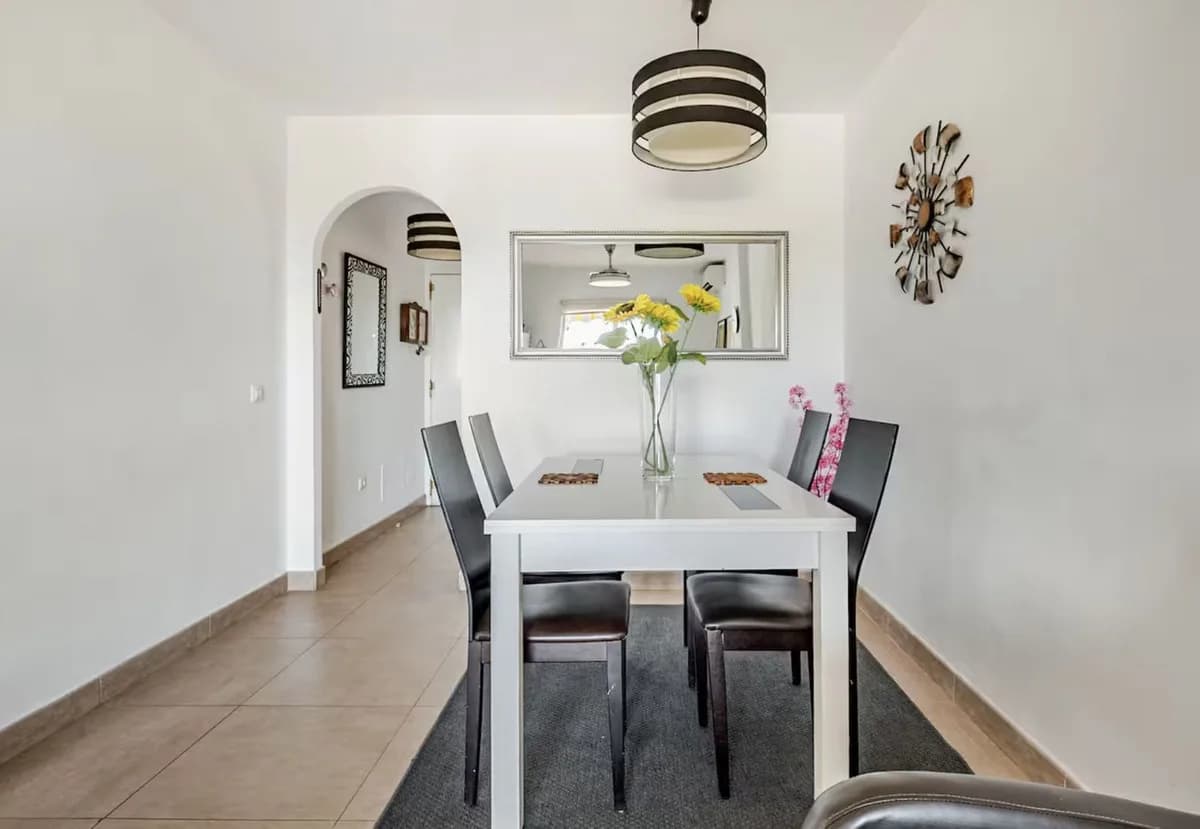 2 Bedroom Middle Floor Apartment for Sale in Benalmadena Costa, Málaga - Image 7