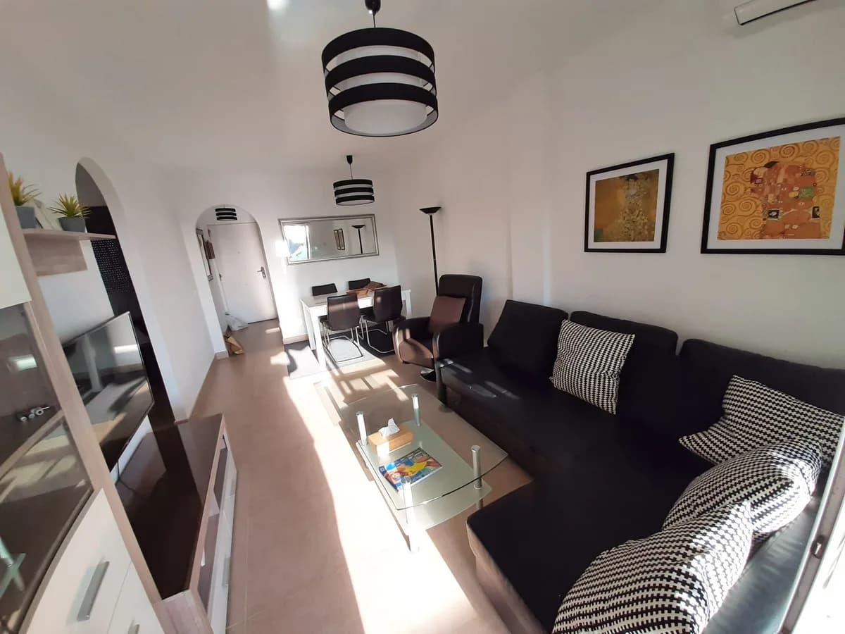 2 Bedroom Middle Floor Apartment for Sale in Benalmadena Costa, Málaga - Image 8