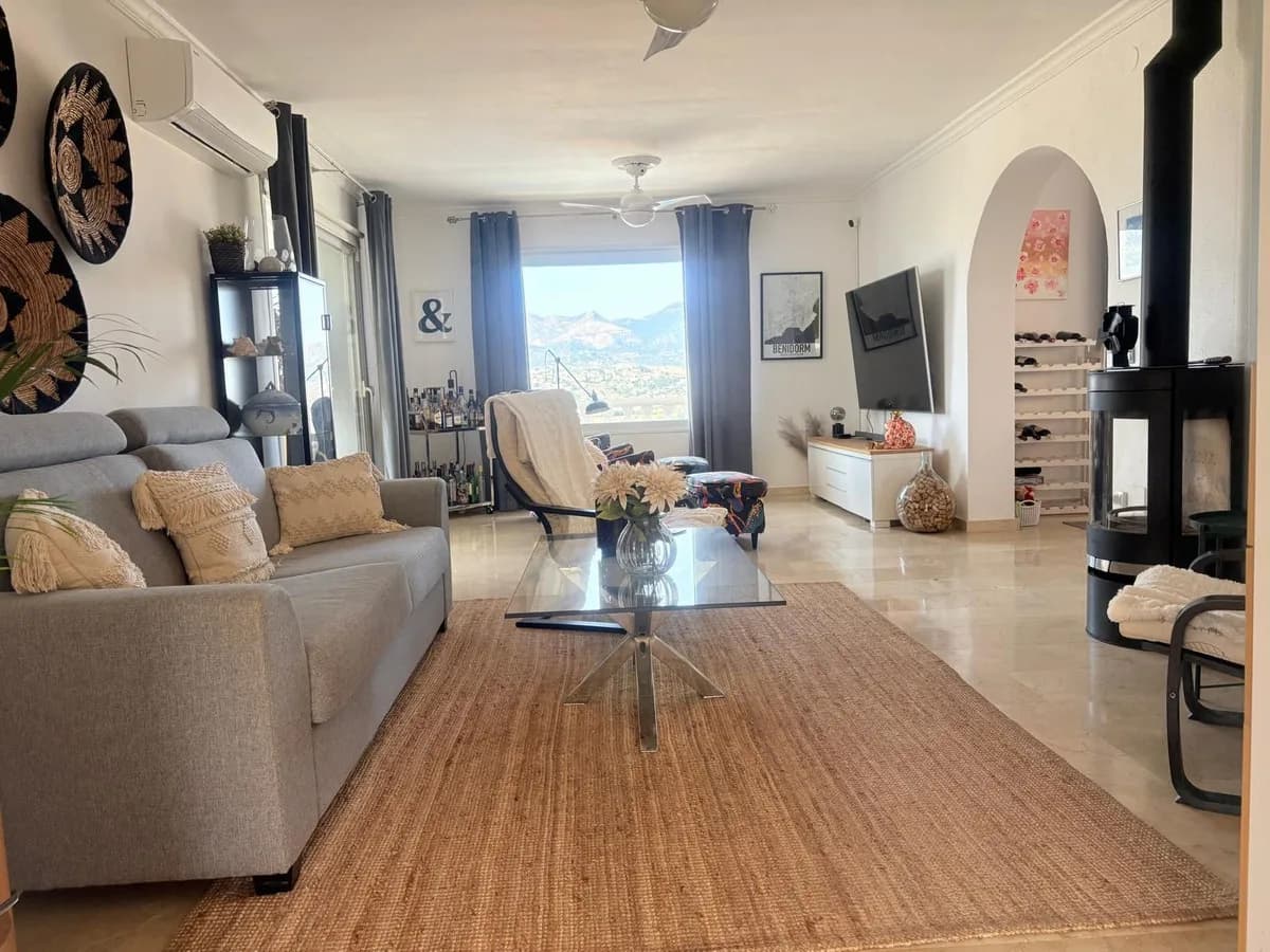 5 Bedroom Detached Villa for Sale in Cerros del Aguila, Málaga - Image 4