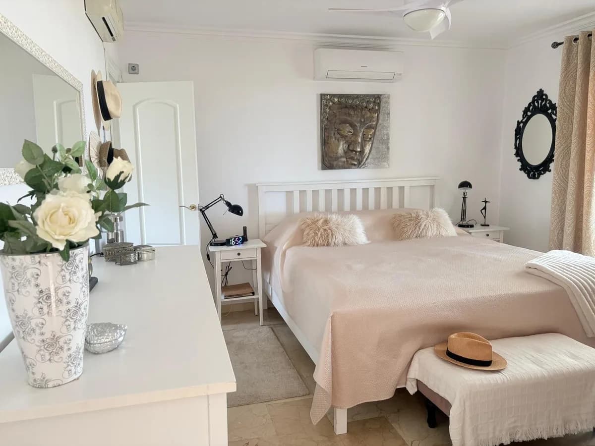 5 Bedroom Detached Villa for Sale in Cerros del Aguila, Málaga - Image 8