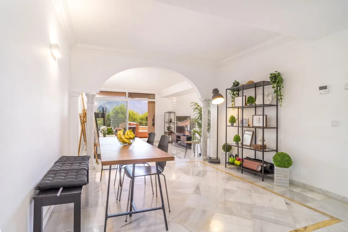 2 Bedroom Middle Floor Apartment for Sale in Nueva Andalucía, Málaga - Image 6