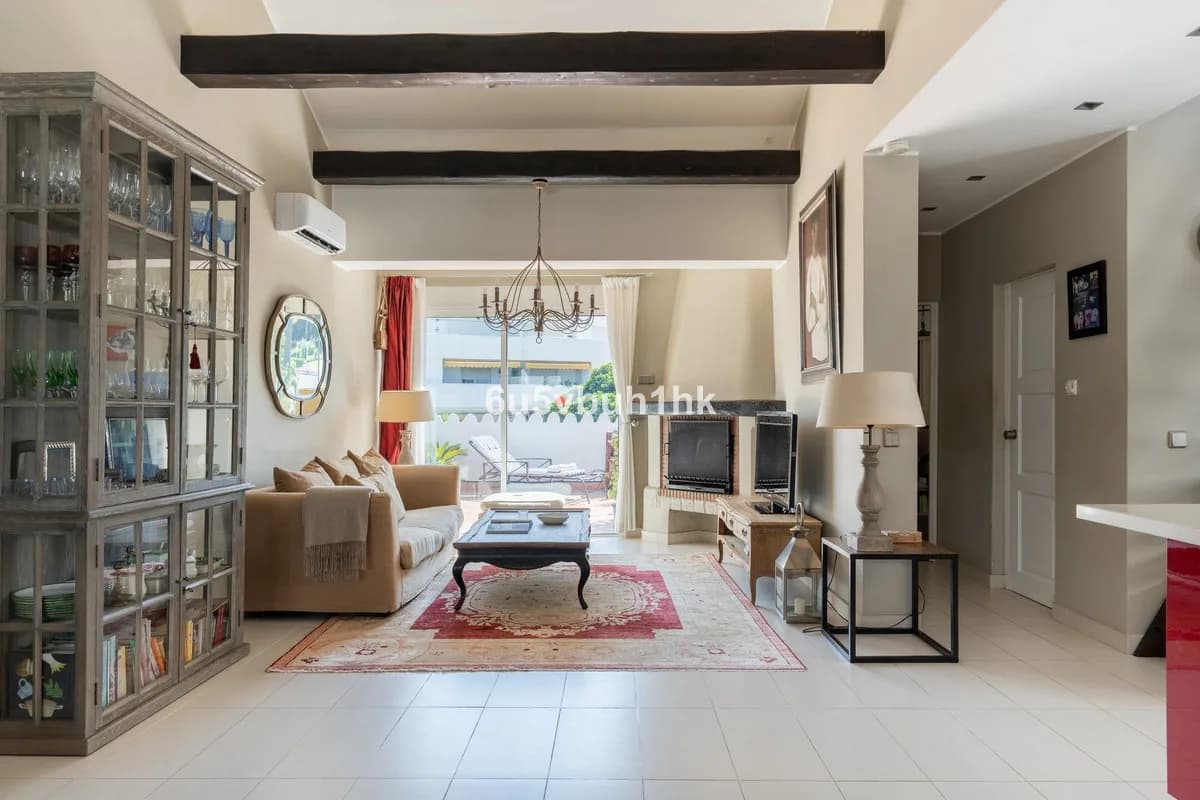 2 Bedroom Ground Floor Apartment for Sale in Nueva Andalucía, Málaga - Image 4