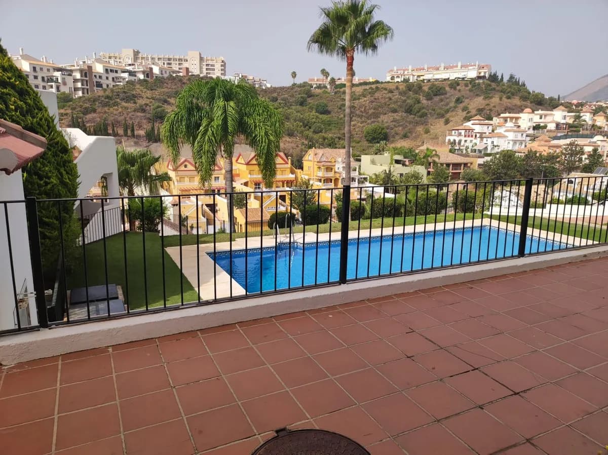 3 Bedroom Ground Floor Apartment for Sale in Benalmadena Costa, Málaga