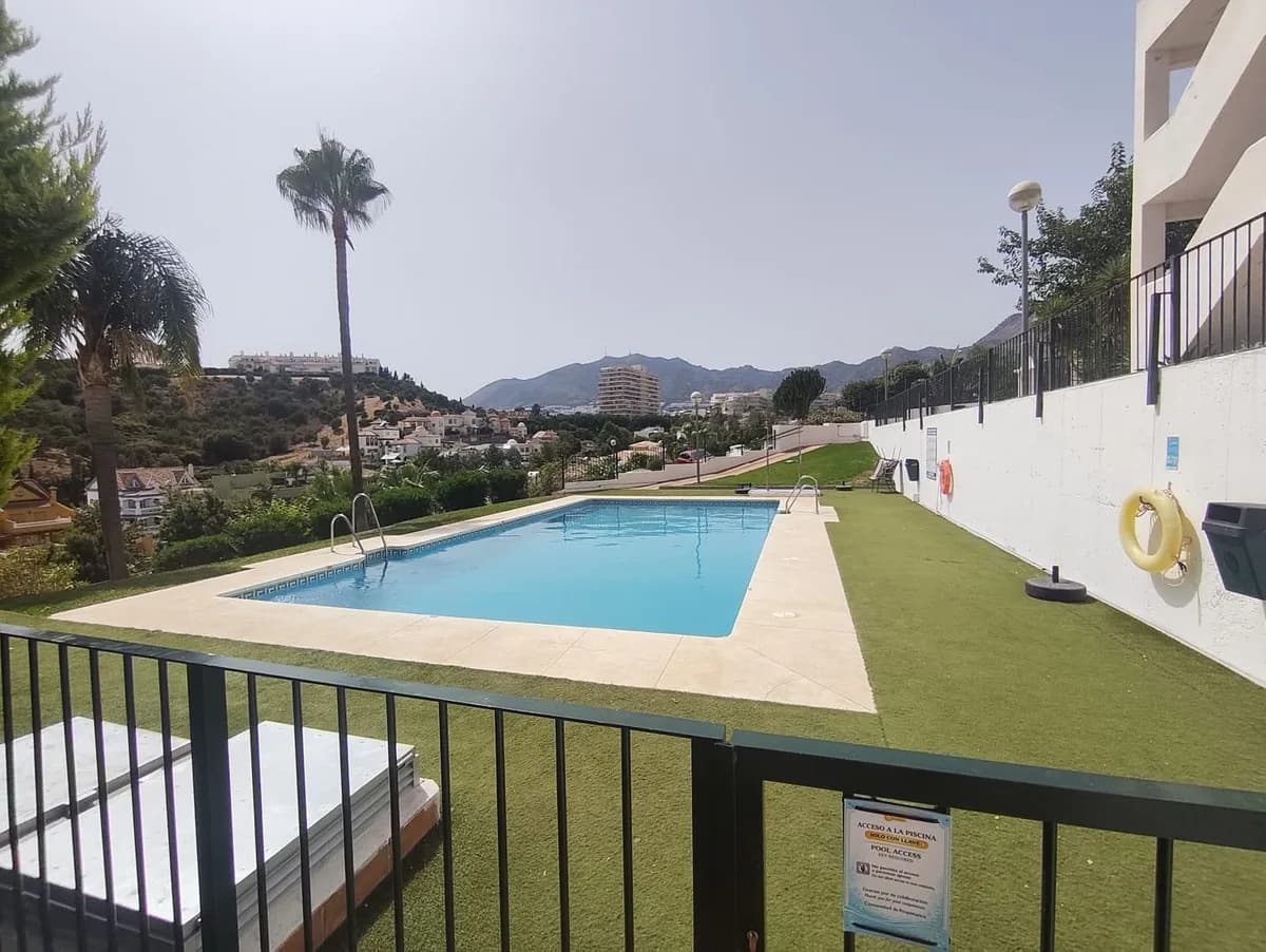 3 Bedroom Ground Floor Apartment for Sale in Benalmadena Costa, Málaga - Image 3