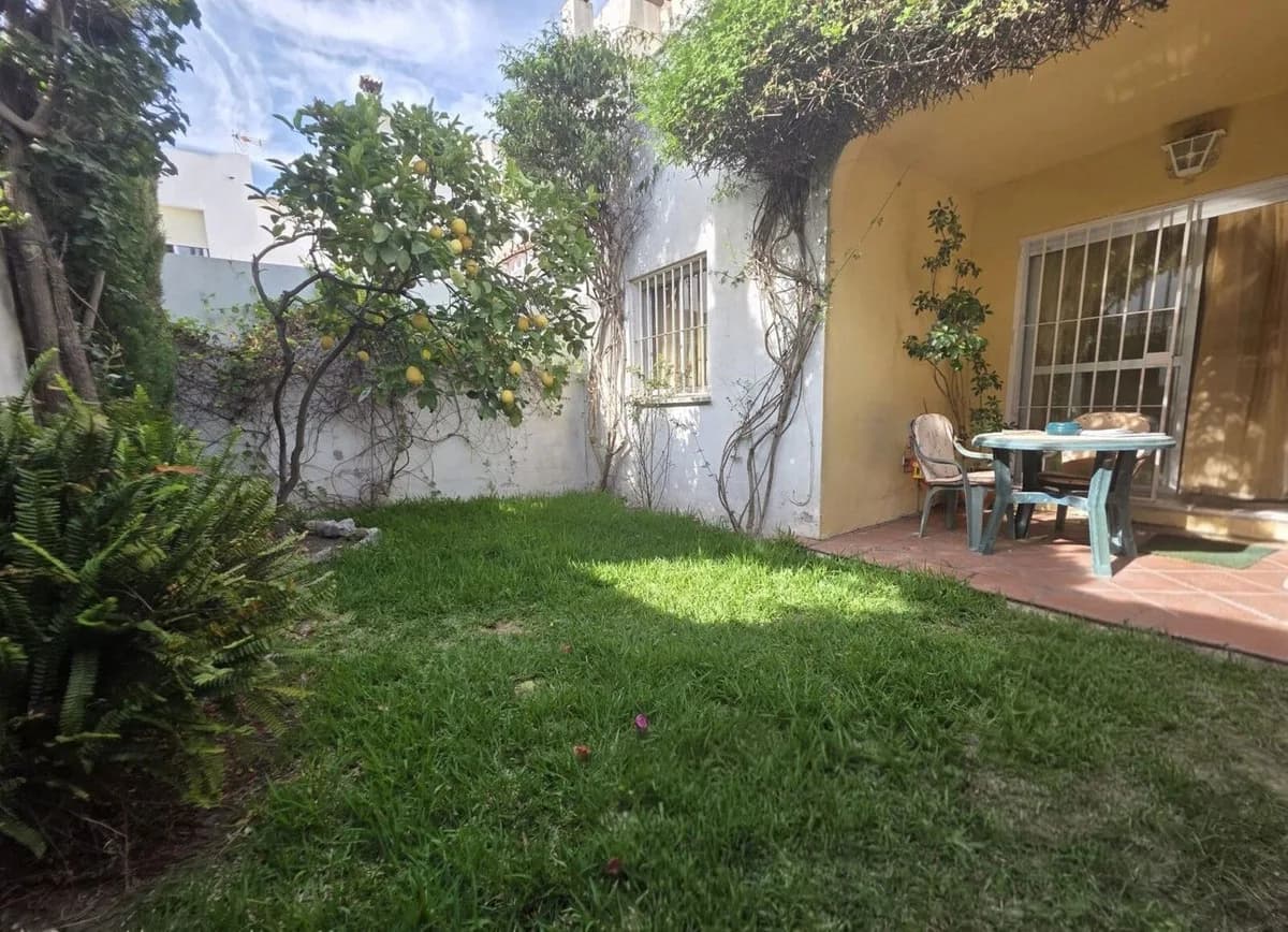 3 Bedroom Townhouse for Sale in Estepona, Málaga - Image 2
