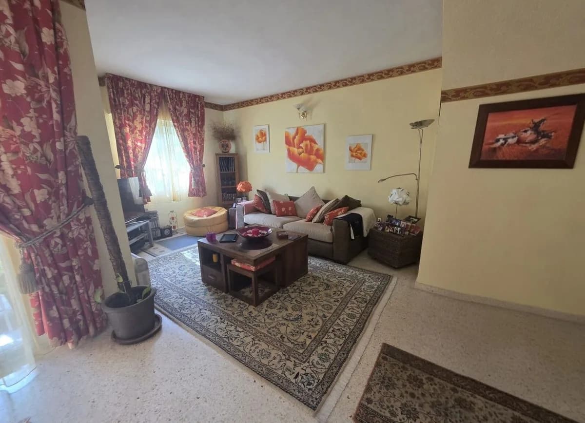 3 Bedroom Townhouse for Sale in Estepona, Málaga - Image 3