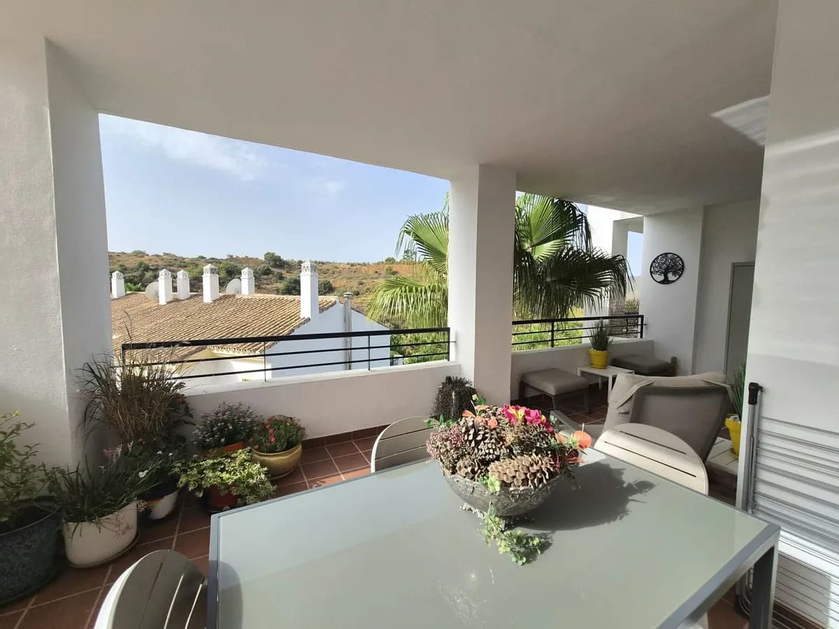 3 Bedroom Middle Floor Apartment for Sale in Alhaurin Golf, Málaga - Image 2