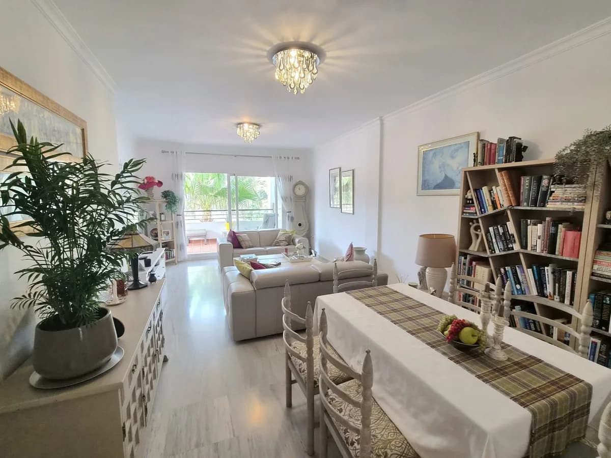 3 Bedroom Middle Floor Apartment for Sale in Alhaurin Golf, Málaga - Image 8
