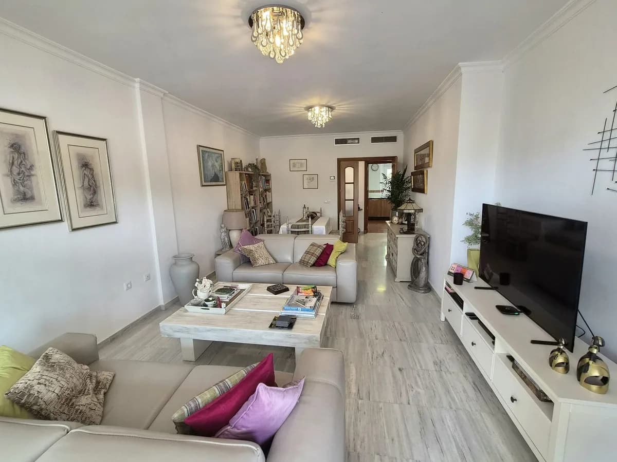 3 Bedroom Middle Floor Apartment for Sale in Alhaurin Golf, Málaga - Image 9