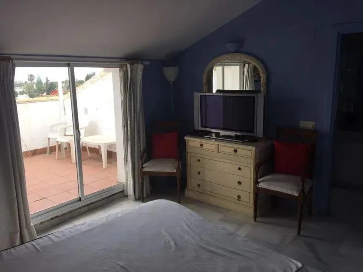 3 Bedroom Penthouse Duplex for Sale in Nueva Andalucía, Málaga - Image 8