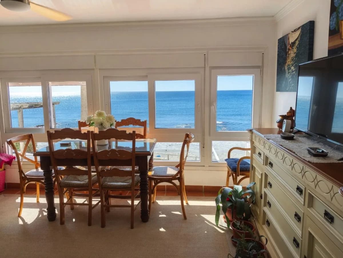 1 Bedroom Middle Floor Apartment for Sale in Torreguadiaro, Cádiz - Image 2