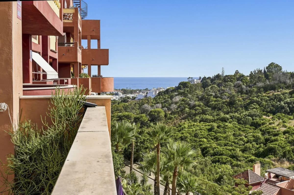 2 Bedroom Middle Floor Apartment for Sale in Reserva de Marbella, Málaga