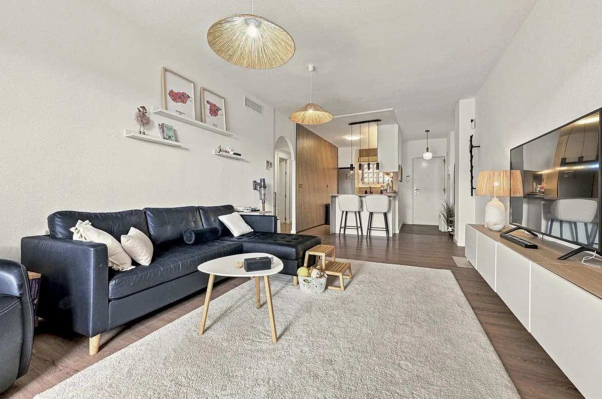 2 Bedroom Middle Floor Apartment for Sale in Reserva de Marbella, Málaga - Image 2