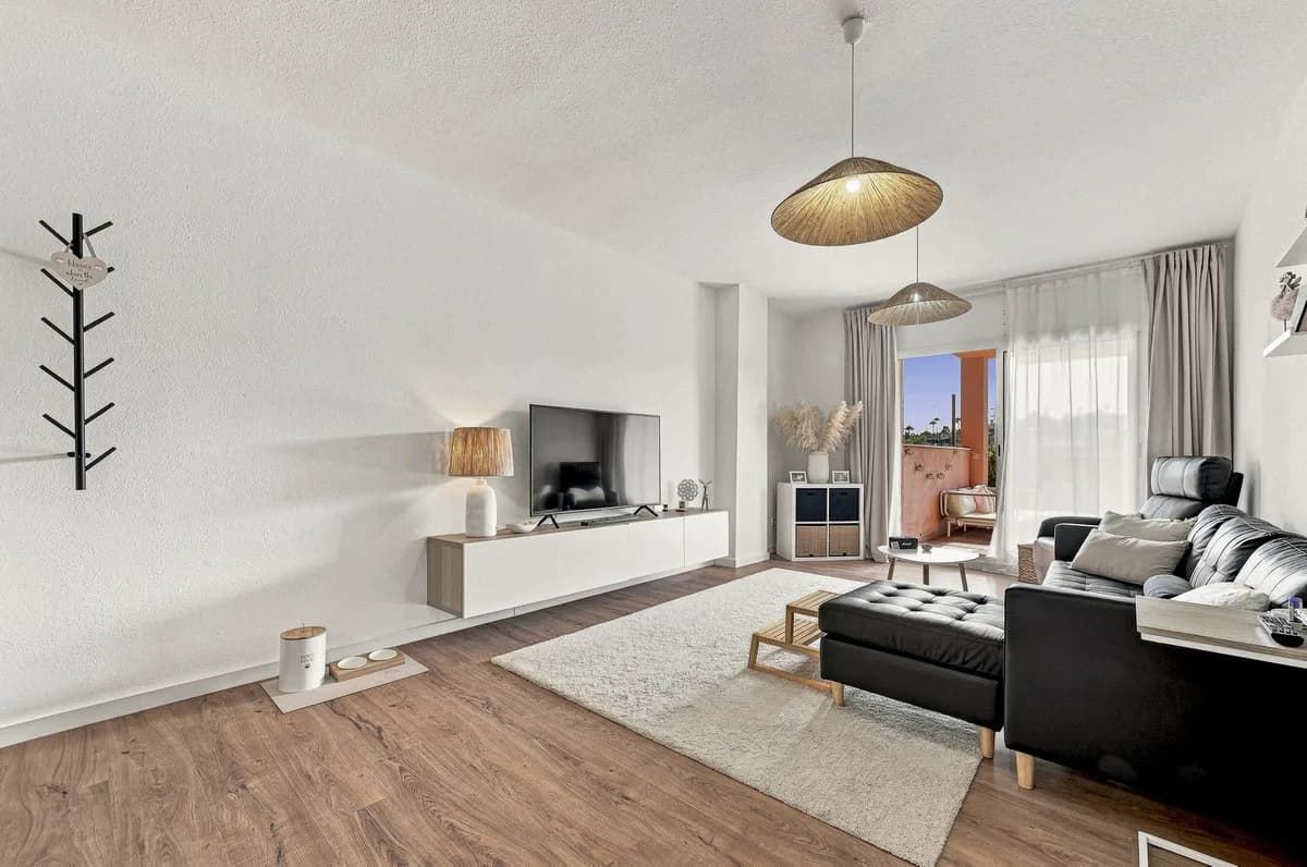 2 Bedroom Middle Floor Apartment for Sale in Reserva de Marbella, Málaga - Image 5
