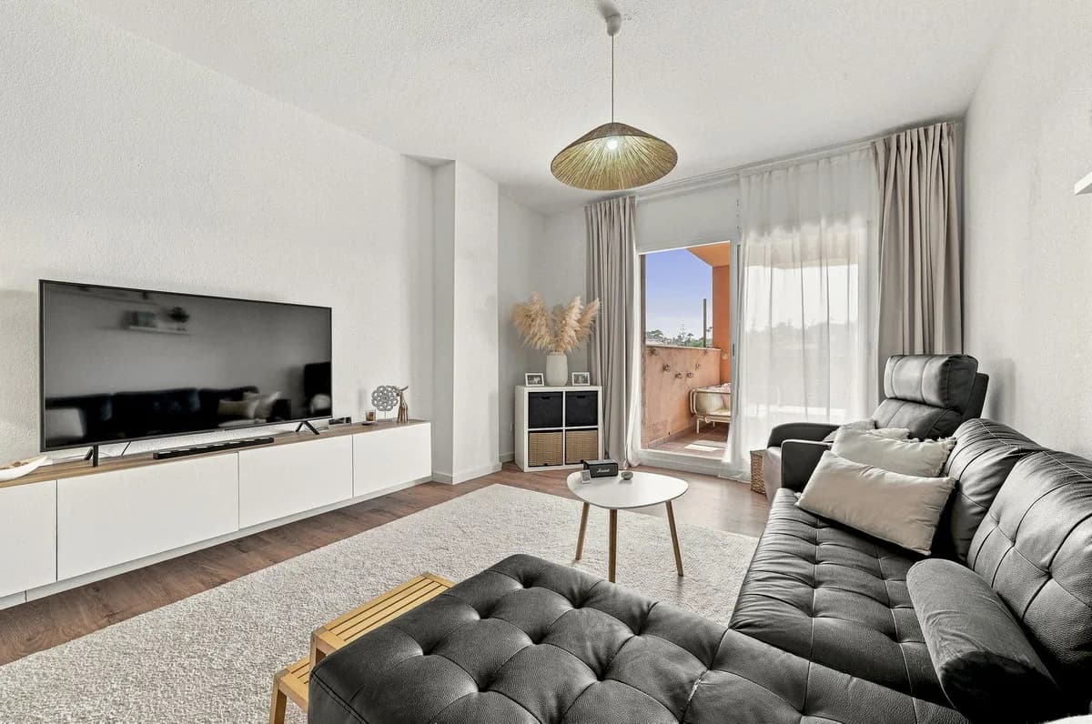 2 Bedroom Middle Floor Apartment for Sale in Reserva de Marbella, Málaga - Image 7