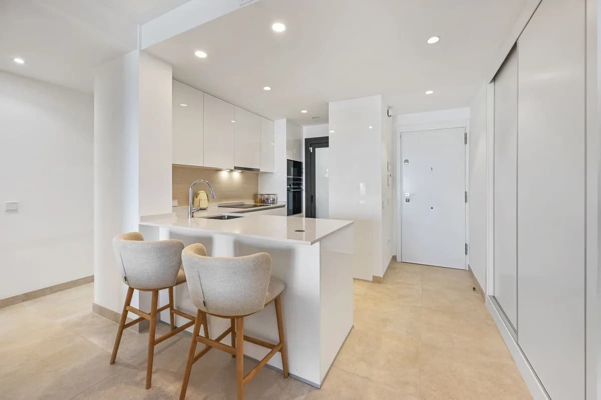2 Bedroom Ground Floor Apartment for Sale in Benalmadena, Málaga - Image 4