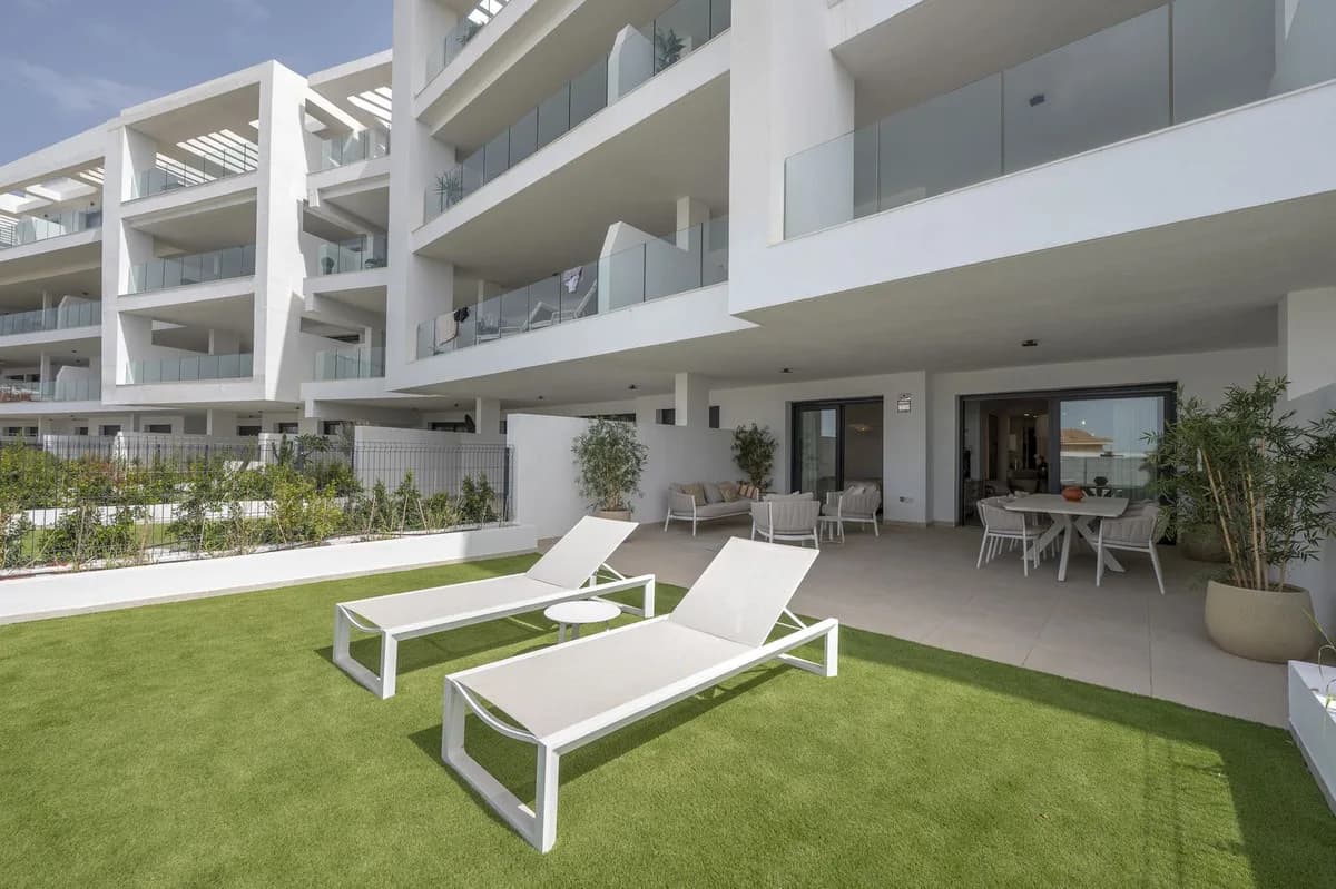 2 Bedroom Ground Floor Apartment for Sale in Benalmadena, Málaga - Image 5