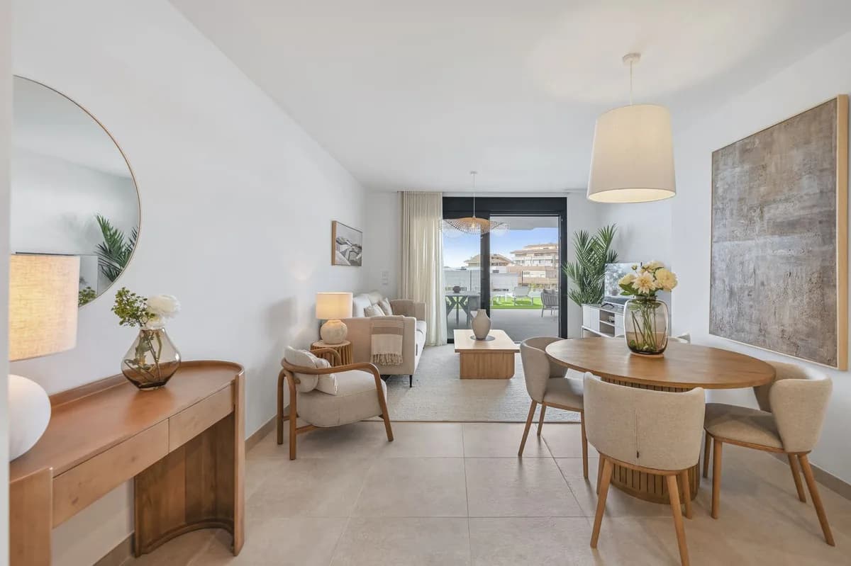 2 Bedroom Ground Floor Apartment for Sale in Benalmadena, Málaga - Image 8