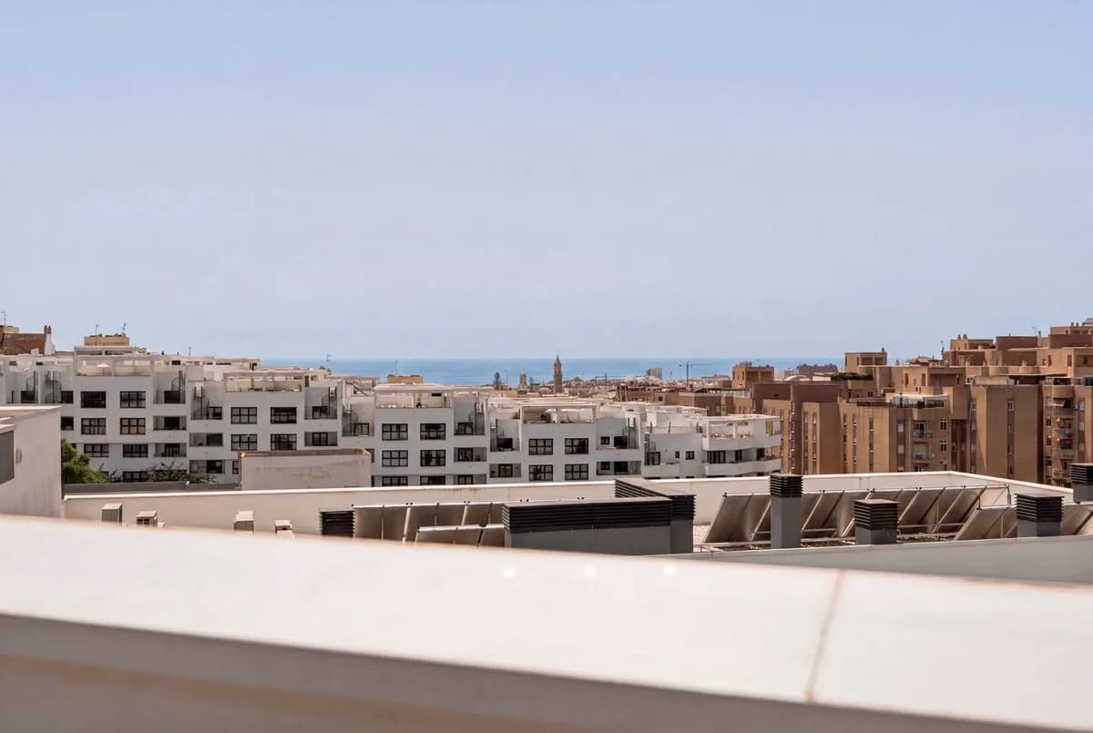 4 Bedroom Penthouse for Sale in Estepona, Málaga - Image 2