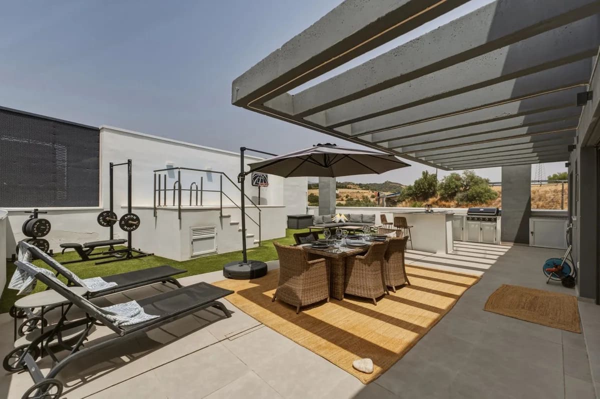 4 Bedroom Penthouse for Sale in Estepona, Málaga - Image 6