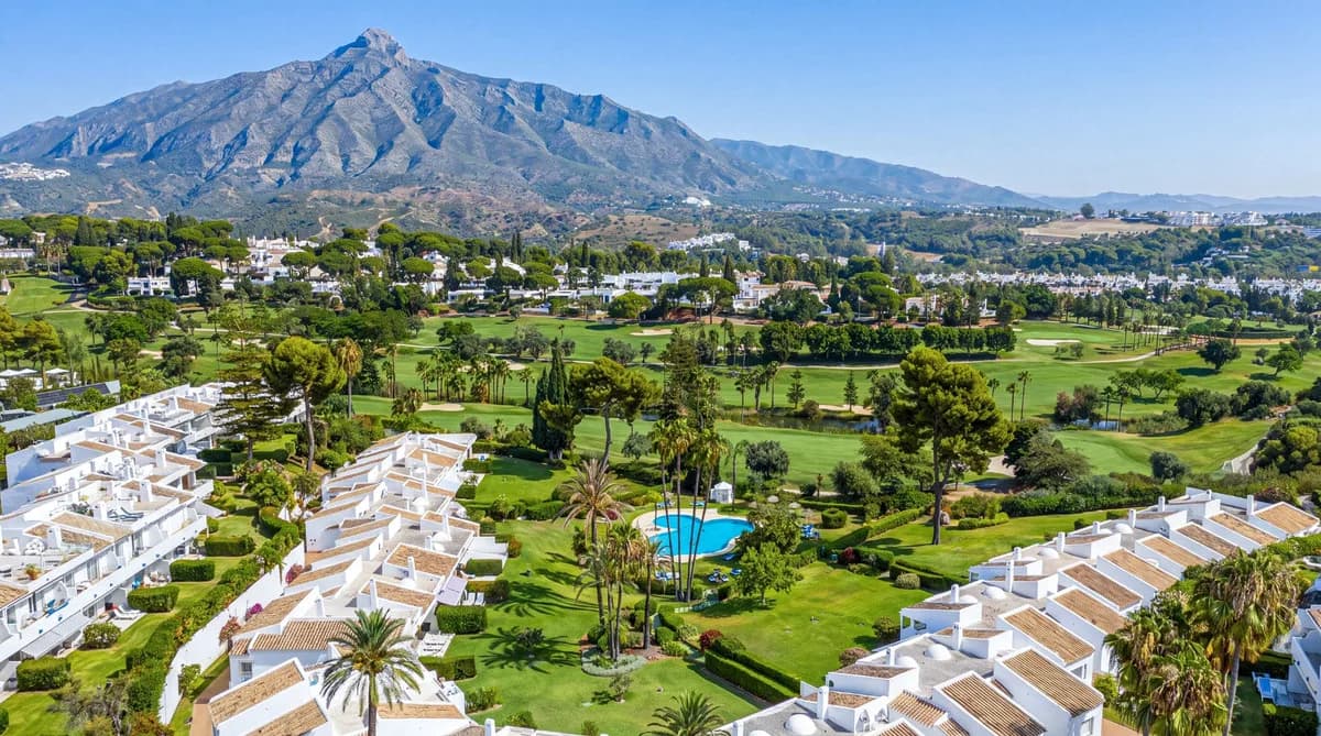 2 Bedroom Penthouse Duplex for Sale in Nueva Andalucía, Málaga