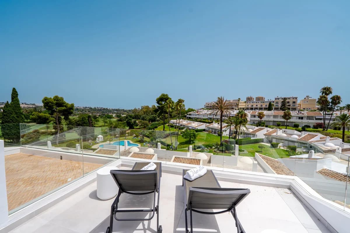 2 Bedroom Penthouse Duplex for Sale in Nueva Andalucía, Málaga - Image 2