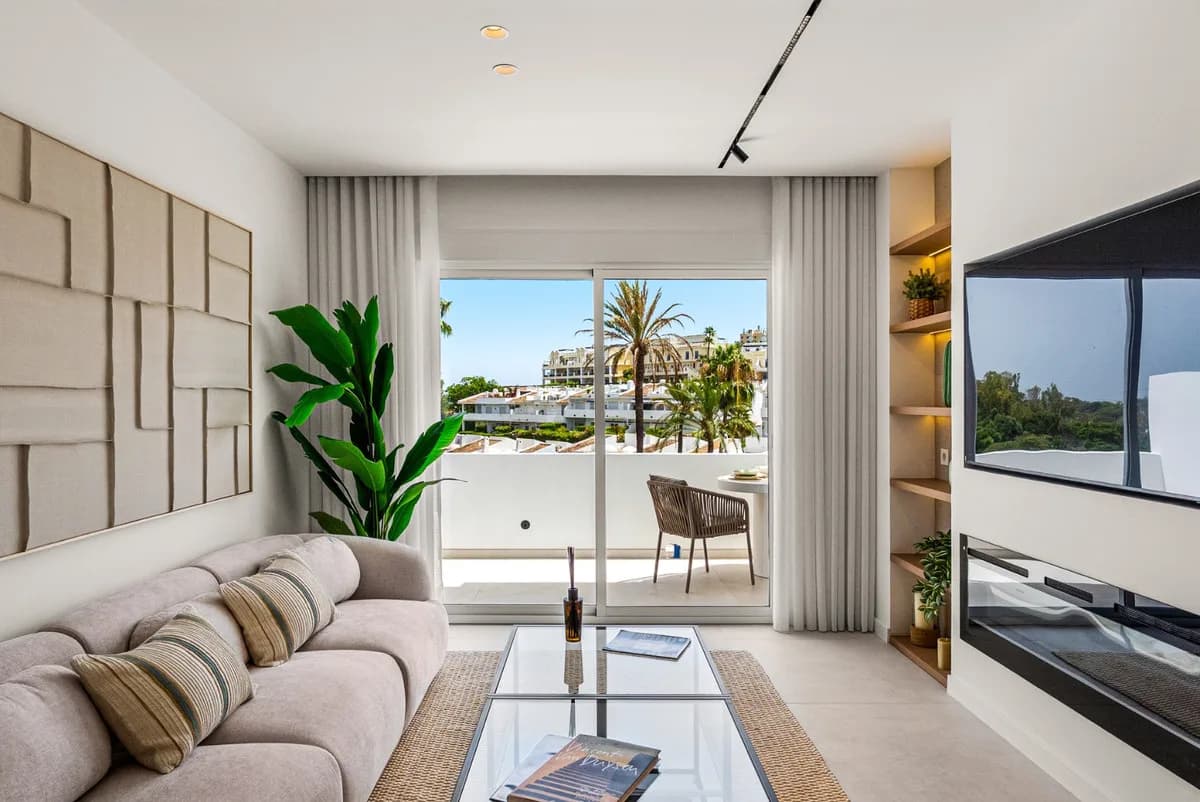2 Bedroom Penthouse Duplex for Sale in Nueva Andalucía, Málaga - Image 4