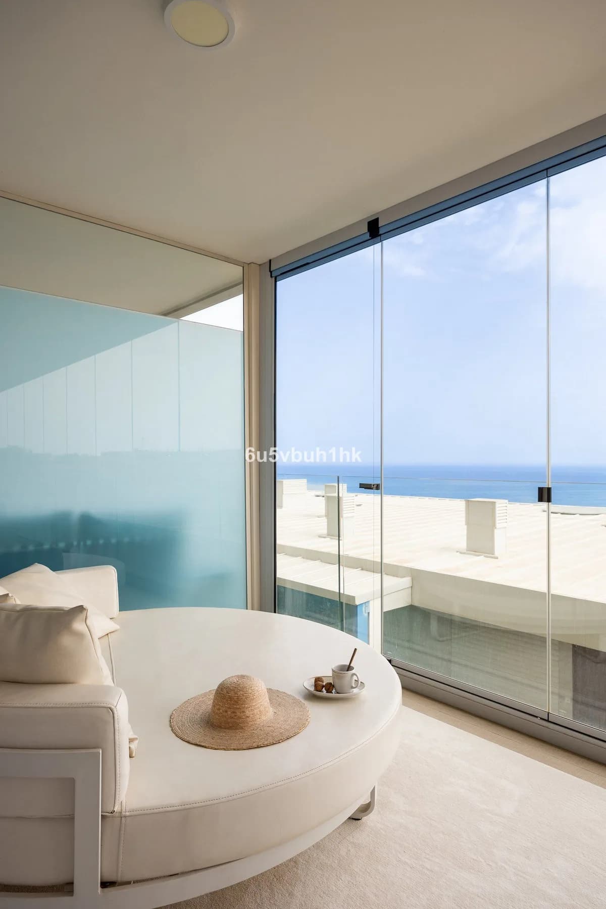 4 Bedroom Middle Floor Apartment for Sale in Fuengirola, Málaga - Image 7