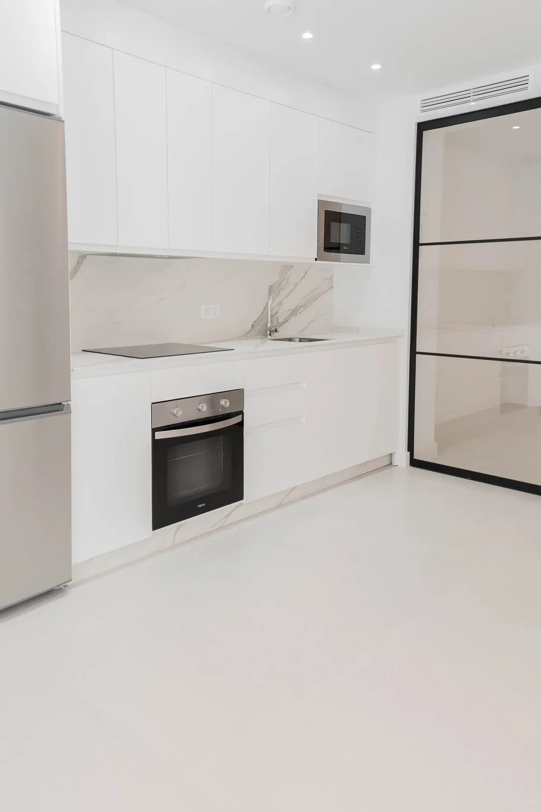 2 Bedroom Penthouse for Sale in Los Boliches, Málaga - Image 2