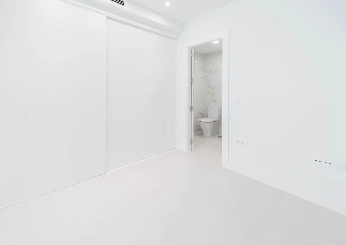 2 Bedroom Penthouse for Sale in Los Boliches, Málaga - Image 9